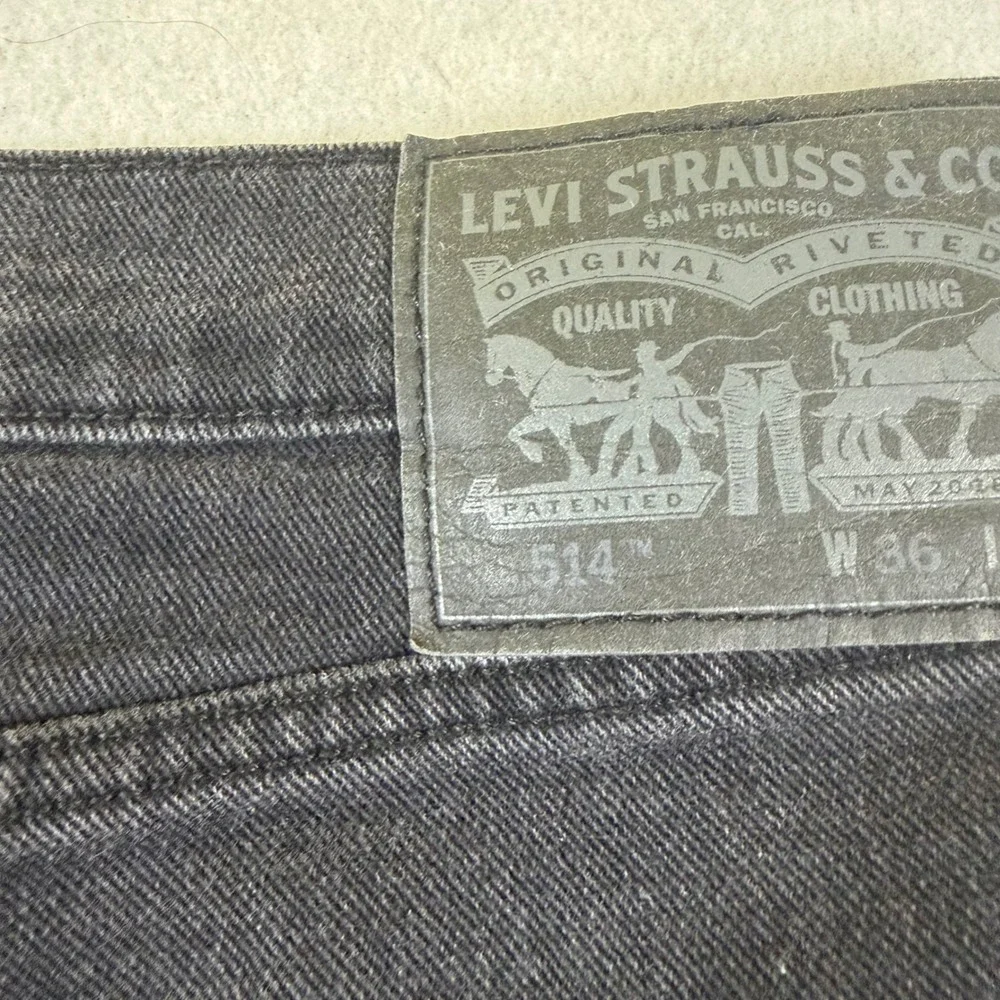 Levis 514‎ Straight Fit Jeans Mens 36x32 Black Denim Pants 00514-0402